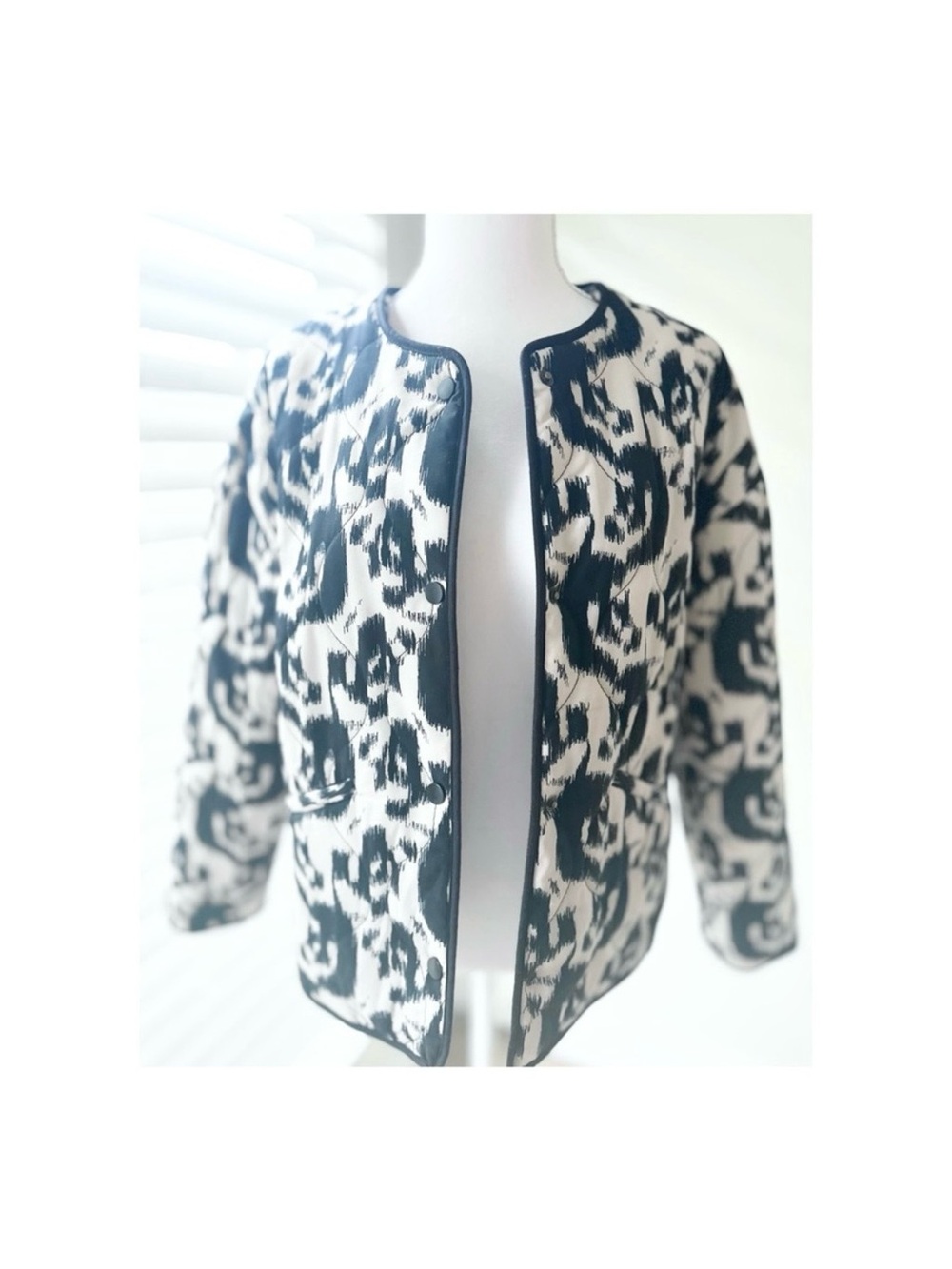 Commense Black and White Printed Collarless Jacket